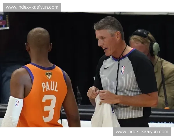 意大利老将方塔纳率队混接夺冠 主场观众山呼海啸 意大利老将方塔纳率队混接夺冠 主场观众山呼海啸