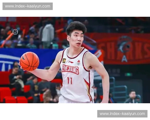 余嘉豪西乙历练进步明显 身高优势牵制对方归化中锋高柏铠